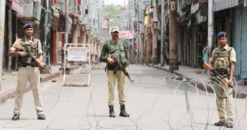 J&K: श्रीनगर से अचानक हटा कर्फ्यू, घाटी में दो दिन के लिए लगी थी पाबंदी J&K: श्रीनगर से अचानक हटा कर्फ्यू, घाटी में दो दिन के लिए लगी थी पाबंदी