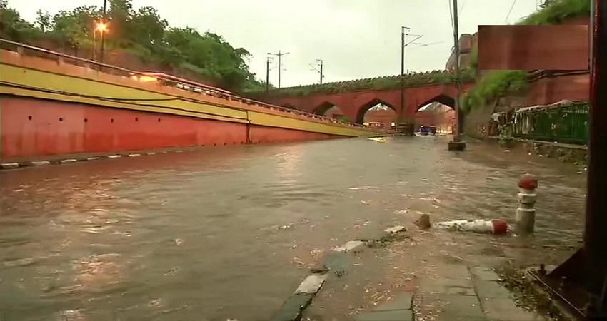 Delhi Weather Updates: राजधानी में झमाझम बारिश, कई जगह जलभराव की समस्या Delhi Weather Updates: राजधानी में झमाझम बारिश, कई जगह जलभराव की समस्या