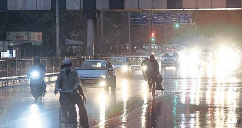 Delhi Weather Updates: रात को हुई बारिश के बाद बदला मौसम का मिजाज, जानें फिर कब बरसेंगे बदरा Delhi Weather Updates: रात को हुई बारिश के बाद बदला मौसम का मिजाज, जानें फिर कब बरसेंगे बदरा