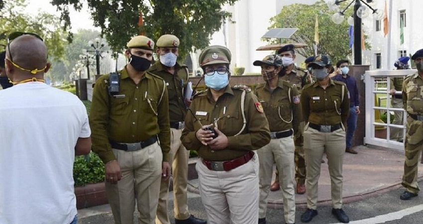 केजरीवाल सरकार ने दिल्ली पुलिस से वापस मांगी DTC बसें, परिहन विभाग को दिए ये निर्देश केजरीवाल सरकार ने दिल्ली पुलिस से वापस मांगी DTC बसें, परिहन विभाग को दिए ये निर्देश