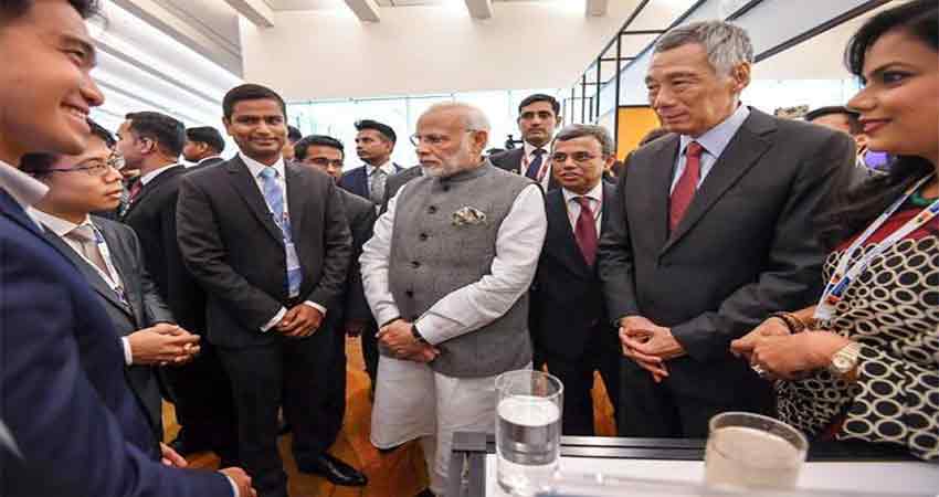 सिंगापुर में दो दिवसीय यात्रा पर पीएम मोदी, पहुंचते ही स्वागत में लगे मोदी-मोदी के नारे सिंगापुर में दो दिवसीय यात्रा पर पीएम मोदी, पहुंचते ही स्वागत में लगे मोदी-मोदी के नारे