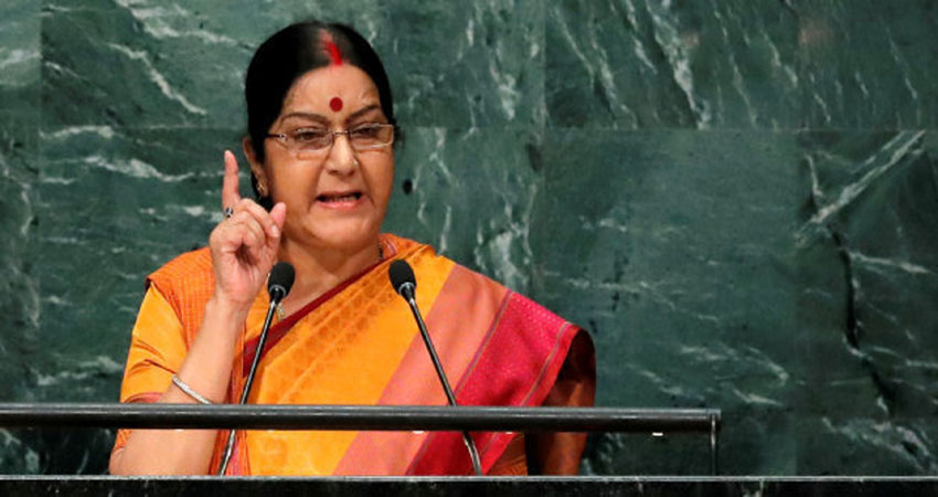 पाकिस्तानी हिंदू लड़कियों का निकाह करवाने वाला मौलवी गिरफ्तार, सुषमा ने मांगी थी रिपोर्ट पाकिस्तानी हिंदू लड़कियों का निकाह करवाने वाला मौलवी गिरफ्तार, सुषमा ने मांगी थी रिपोर्ट