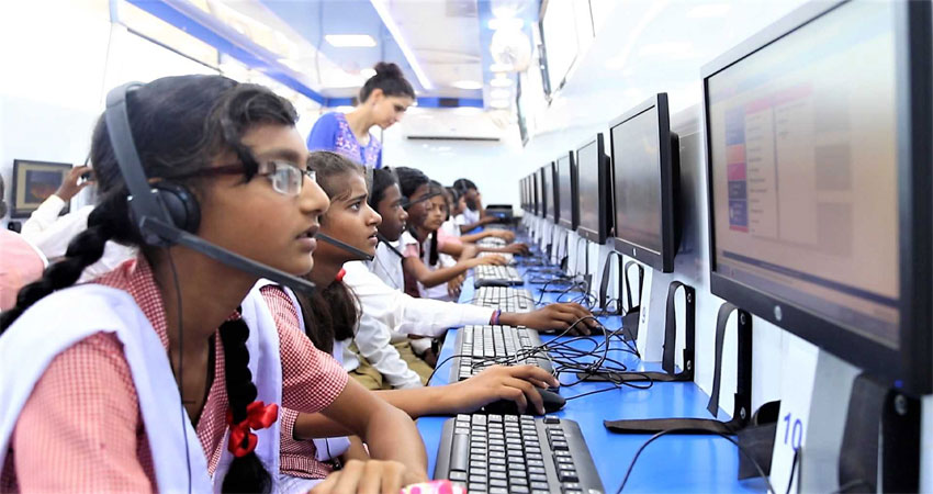 निगम स्कूल के बच्चों को ''वर्ल्ड ऑन व्हील ’ से मिलेगी कंप्यूटर की शिक्षा निगम स्कूल के बच्चों को ''वर्ल्ड ऑन व्हील ’ से मिलेगी कंप्यूटर की शिक्षा