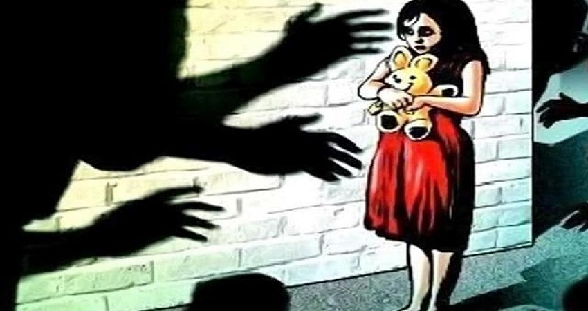 Delhi Crime: टॉफी का लालच देकर 5 साल की मासूम से रेप, पॉक्सो एक्ट के तहत आरोपी गिरफ्तार Delhi Crime: टॉफी का लालच देकर 5 साल की मासूम से रेप, पॉक्सो एक्ट के तहत आरोपी गिरफ्तार