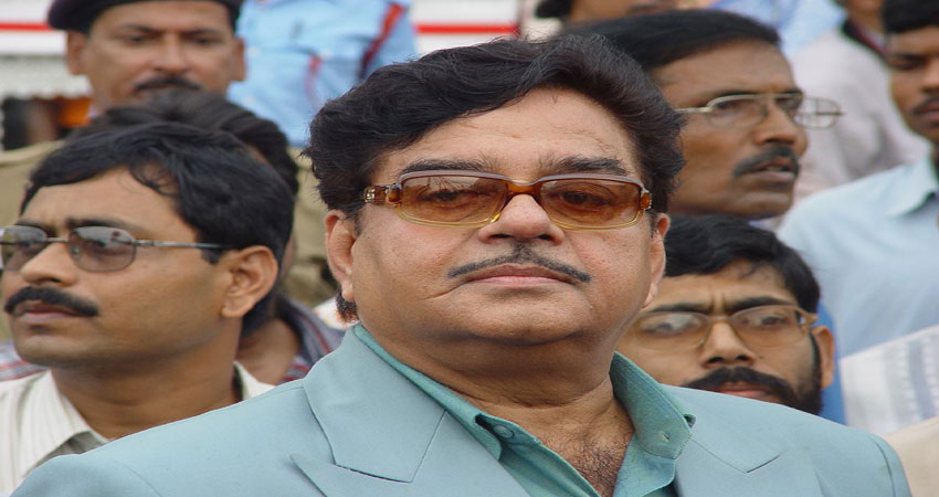 राफेल डील विवाद पर शत्रुघ्न सिन्हा ने पीएम मोदी पर साधा निशान राफेल डील विवाद पर शत्रुघ्न सिन्हा ने पीएम मोदी पर साधा निशान