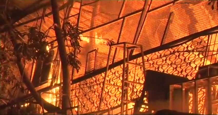 मुंबई: असल्फा गांव के केमिकल गोदाम में लगी आग, 1 फायरकर्मी घायल मुंबई: असल्फा गांव के केमिकल गोदाम में लगी आग, 1 फायरकर्मी घायल