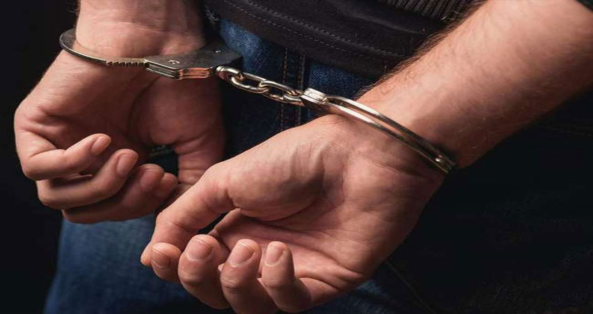महेश भट्ट की हत्या की साजिश रचने वाले आरोपी को अमेरिका ने सौंपा, इस फिल्मकार पर भी चलवाई थी गोलियां महेश भट्ट की हत्या की साजिश रचने वाले आरोपी को अमेरिका ने सौंपा, इस फिल्मकार पर भी चलवाई थी गोलियां