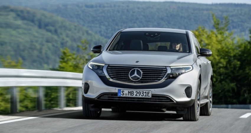 Mercedes-benz की इलेक्ट्रिक एसयूवी EQC से उठा पर्दा, भारत में हो सकती है लॉन्च Mercedes-benz की इलेक्ट्रिक एसयूवी EQC से उठा पर्दा, भारत में हो सकती है लॉन्च