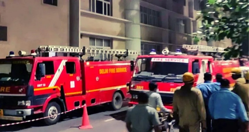 दिल्ली: आज सुबह 5 बजे एम्स के स्टोररूम में लगी आग, दमकल विभाग ने दी जानकारी दिल्ली: आज सुबह 5 बजे एम्स के स्टोररूम में लगी आग, दमकल विभाग ने दी जानकारी