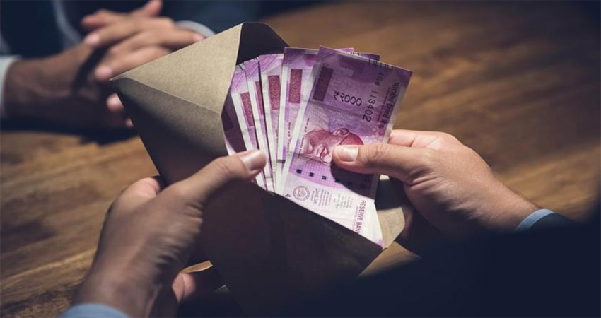 सरकारी विभागों में ‘असली’ कर्मचारियों की जगह काम कर रहे ‘नकली’ कर्मचारी सरकारी विभागों में ‘असली’ कर्मचारियों की जगह काम कर रहे ‘नकली’ कर्मचारी