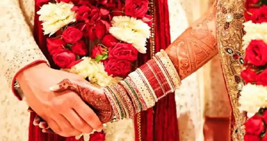 शादी के बाद दुल्हन निकली कोरोना पॉजिटिव, 35 बारातियों को किया गया क्वारंटाइन शादी के बाद दुल्हन निकली कोरोना पॉजिटिव, 35 बारातियों को किया गया क्वारंटाइन