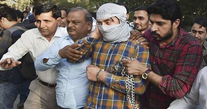 दिल्ली हिंसा: अब तक नहीं मिला सबूत, शाहरुख को 14 दिन की न्यायिक हिरासत दिल्ली हिंसा: अब तक नहीं मिला सबूत, शाहरुख को 14 दिन की न्यायिक हिरासत