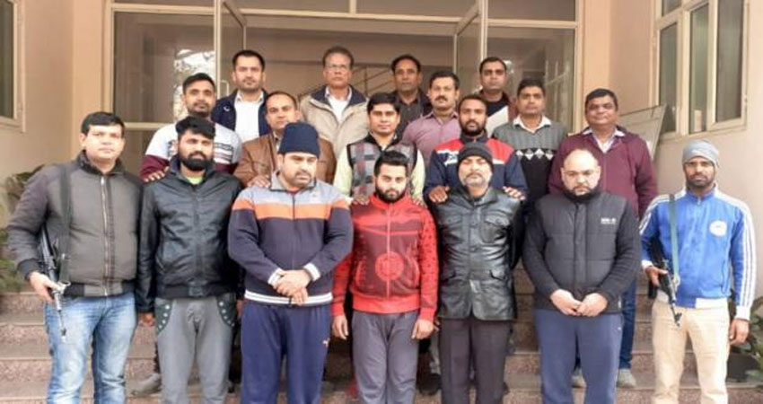 दिल्ली में ड्रग्स बनाने की मिनी फैक्ट्री का भंडाफोड़, 100 करोड़ से ज्यादा के ड्रग्स बरामद दिल्ली में ड्रग्स बनाने की मिनी फैक्ट्री का भंडाफोड़, 100 करोड़ से ज्यादा के ड्रग्स बरामद
