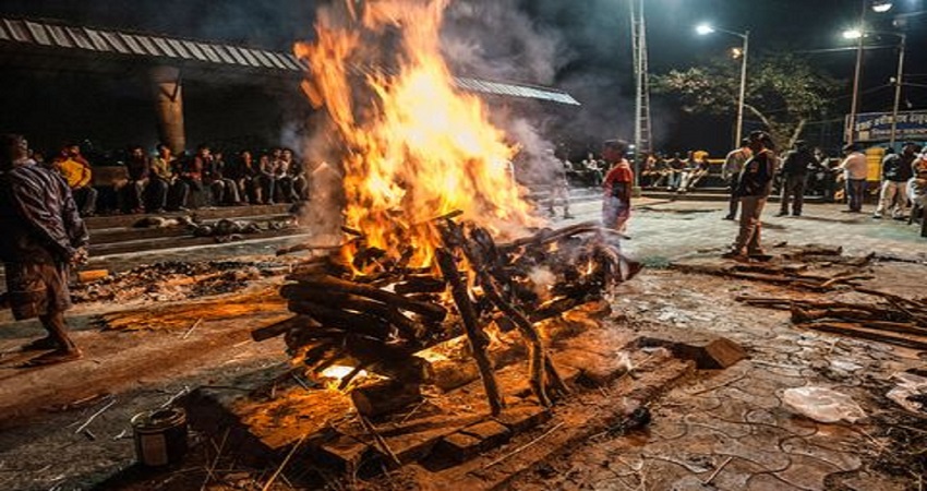 कोरोना वायरस: कब्रिस्तान में शव दफनाने से मना किया तो शमशान घाट में जलाया कोरोना वायरस: कब्रिस्तान में शव दफनाने से मना किया तो शमशान घाट में जलाया