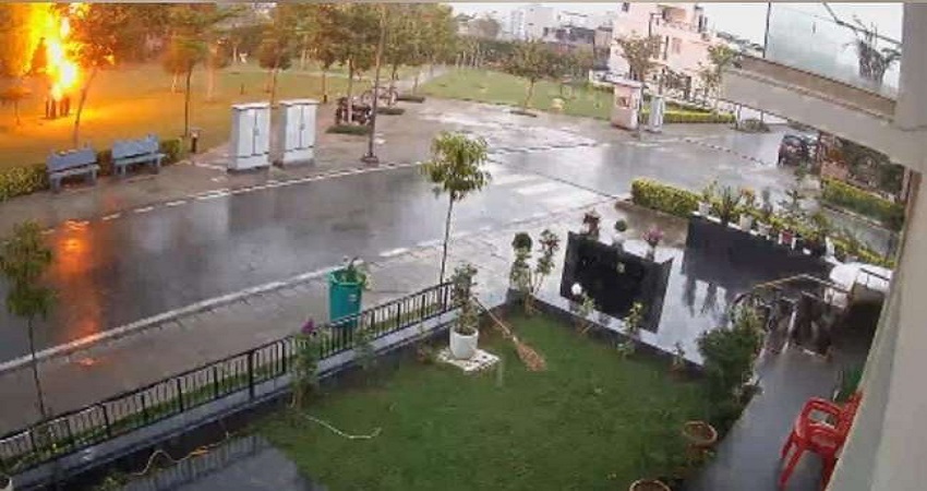 दिल्ली एनसीआर समेत कई राज्यों में भारी बारिश की चेतावनी, गुरुग्राम में आकाशीय बिजली से झुलसे 4 लोग दिल्ली एनसीआर समेत कई राज्यों में भारी बारिश की चेतावनी, गुरुग्राम में आकाशीय बिजली से झुलसे 4 लोग