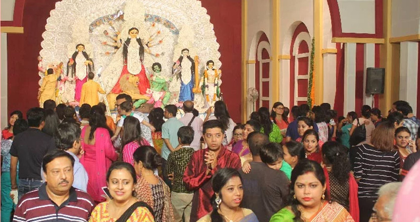 मूर्ति विसर्जन के दौरान डीसीपी ईस्ट पर हमला, 8 पुलिसकर्मी घायल मूर्ति विसर्जन के दौरान डीसीपी ईस्ट पर हमला, 8 पुलिसकर्मी घायल