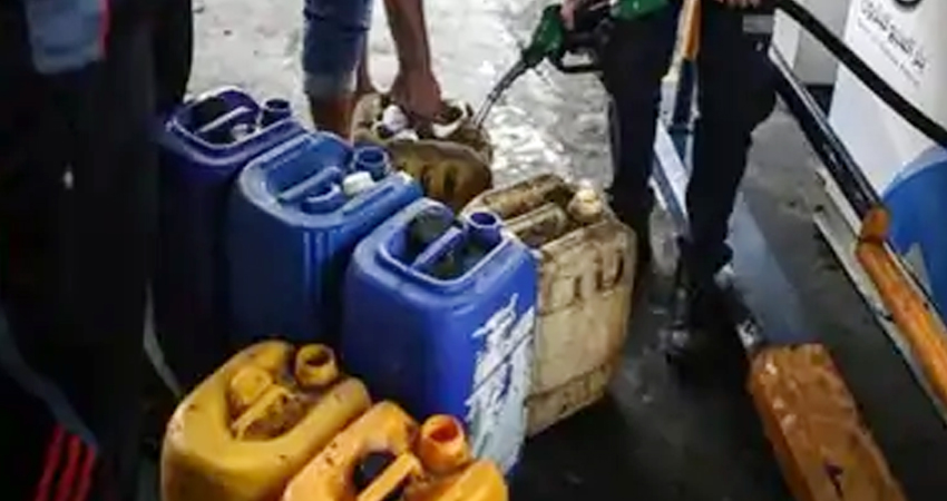 सस्ता पेट्रोल लेने नेपाल जा रहे UP-बिहार में सीमा इलाके के लोग, सस्ता मिल रहा ईंधन सस्ता पेट्रोल लेने नेपाल जा रहे UP-बिहार में सीमा इलाके के लोग, सस्ता मिल रहा ईंधन