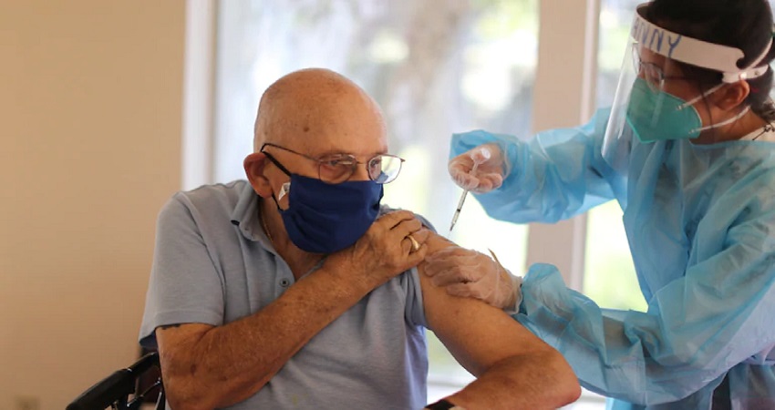 Corona Vaccination In Delhi: एक दिन में 14,874 बुजुर्गों ने लगवाया टीका Corona Vaccination In Delhi: एक दिन में 14,874 बुजुर्गों ने लगवाया टीका