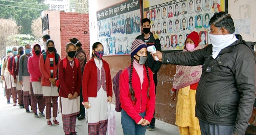 9वीं- 11वीं के छात्रों के लिए आज से खुले स्कूल, मनीष सिसोदिया ने बच्चों से की मुलाकात 9वीं- 11वीं के छात्रों के लिए आज से खुले स्कूल, मनीष सिसोदिया ने बच्चों से की मुलाकात