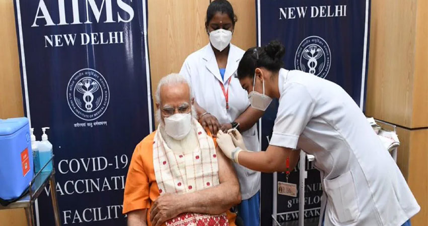 कोरोना के कहर के बीच PM मोदी ने ली वैक्सीन की दूसरी डोज, लोगों से की ये अपील कोरोना के कहर के बीच PM मोदी ने ली वैक्सीन की दूसरी डोज, लोगों से की ये अपील