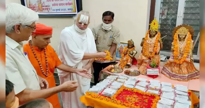 राम मंदिर की नींव में डालने के लिए दिल्ली के 11 स्थानों की मिट्टी भेजी गई अयोध्या राम मंदिर की नींव में डालने के लिए दिल्ली के 11 स्थानों की मिट्टी भेजी गई अयोध्या