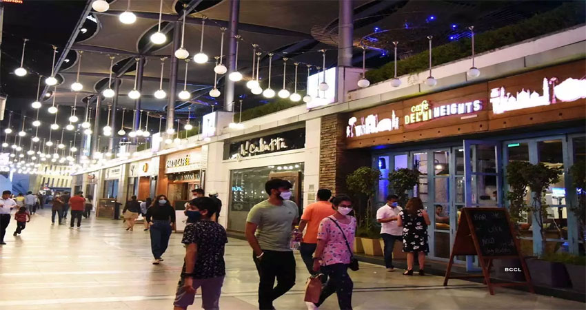 पुरानी रंगत में लौटी दिल्ली, मेट्रो के खुले गेट, खुलेंगे देर शाम तक रेस्टोरेंट, बार पुरानी रंगत में लौटी दिल्ली, मेट्रो के खुले गेट, खुलेंगे देर शाम तक रेस्टोरेंट, बार