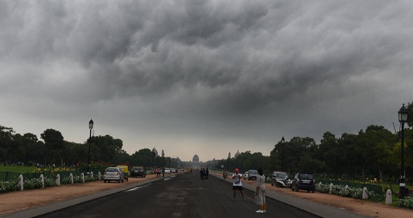 Delhi Weather Updates: दिल्ली में आज से अलगे 4 दिनों तक बारिश के आसार Delhi Weather Updates: दिल्ली में आज से अलगे 4 दिनों तक बारिश के आसार