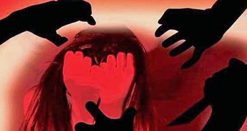हैवानियतः पति को बंधक बना, 17 लोगों ने 5 बच्चों की मां के साथ किया गैंग रेप हैवानियतः पति को बंधक बना, 17 लोगों ने 5 बच्चों की मां के साथ किया गैंग रेप