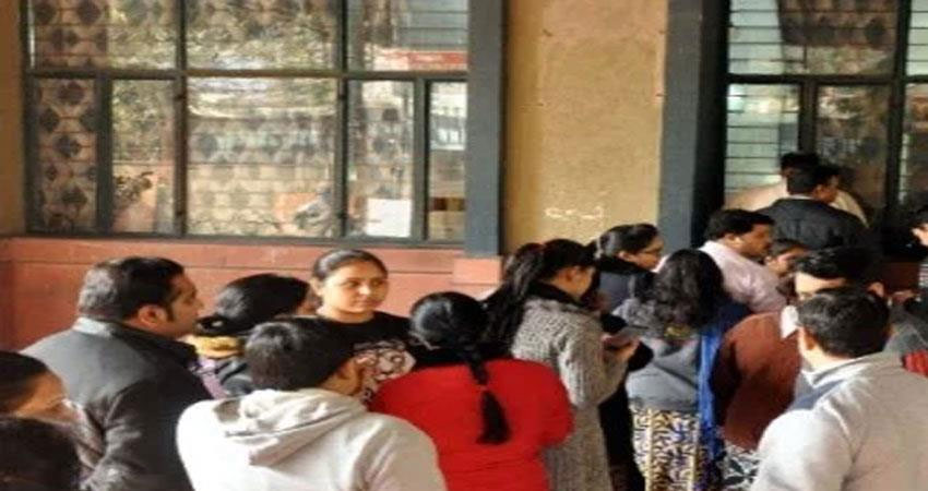कई स्कूलों में आवेदन करने के बाद भी नहीं आया नाम, अभिभावकों को EWS कैटेगरी की दूसरी सूची का इंतजार कई स्कूलों में आवेदन करने के बाद भी नहीं आया नाम, अभिभावकों को EWS कैटेगरी की दूसरी सूची का इंतजार