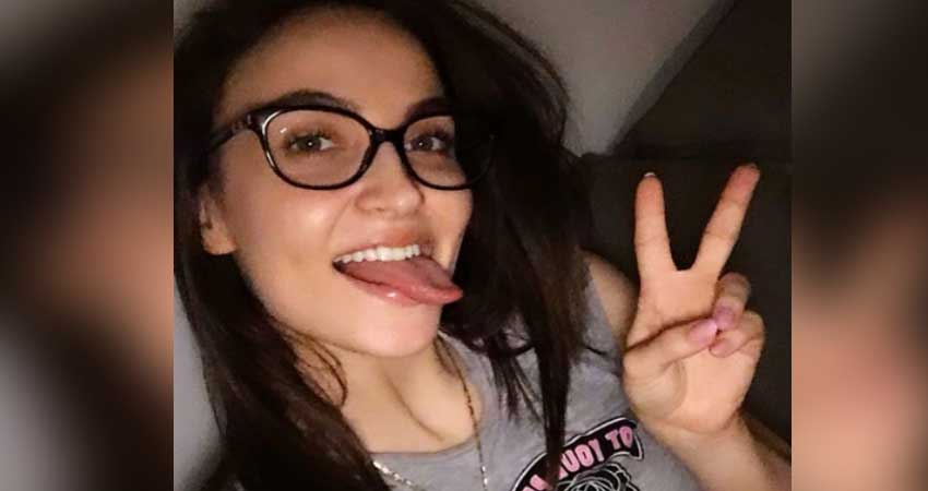 एली अवराम के Sexy मूव्स देखकर थम गई फैंस की धड़कन, वायरल हुआ Hot Video एली अवराम के Sexy मूव्स देखकर थम गई फैंस की धड़कन, वायरल हुआ Hot Video