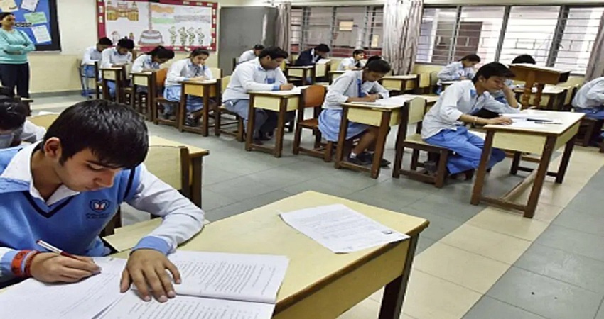 दिल्ली शिक्षा निदेशक ने बच्चों से कहा- उत्तर नहीं आता तो कुछ भी लिख दो नंबर मिलेंगे, वीडियो वायरल दिल्ली शिक्षा निदेशक ने बच्चों से कहा- उत्तर नहीं आता तो कुछ भी लिख दो नंबर मिलेंगे, वीडियो वायरल