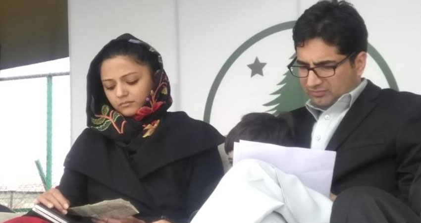 जम्मू-कश्मीर: पूर्व IAS शाह फैसल PSA के तहत हुए नजरबंद जम्मू-कश्मीर: पूर्व IAS शाह फैसल PSA के तहत हुए नजरबंद