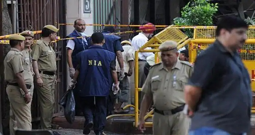 कश्मीर टेरर फंडिंग मामले में NIA ने 5 को किया गिरफ्तार, कई स्थानों पर रेड जारी कश्मीर टेरर फंडिंग मामले में NIA ने 5 को किया गिरफ्तार, कई स्थानों पर रेड जारी