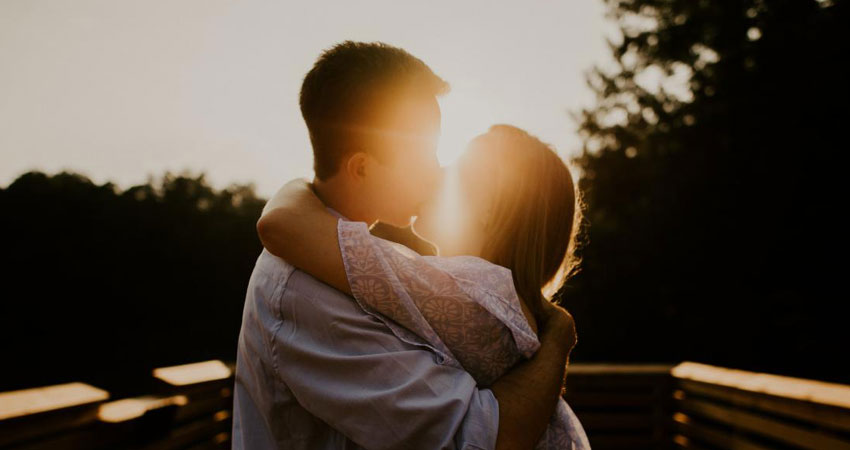 #HugDay2019: लग जा गले कि फिर ये फायदे मिलें ना मिलें ! #HugDay2019: लग जा गले कि फिर ये फायदे मिलें ना मिलें !