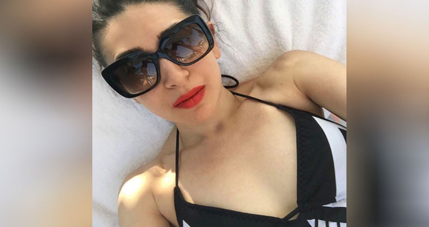 45 की उम्र में स्विमिंग पूल में बिकनी में जलवे बिखेरते दिखीं करिश्मा, देखें Hot Pics 45 की उम्र में स्विमिंग पूल में बिकनी में जलवे बिखेरते दिखीं करिश्मा, देखें Hot Pics