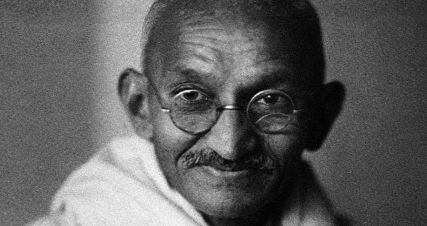 Death Anniversary: जिंदगी में देखी मात्र 2 फिल्में लेकिन बापू की इस फिल्म ने जीते 8 ऑस्कर अवॉर्ड Death Anniversary: जिंदगी में देखी मात्र 2 फिल्में लेकिन बापू की इस फिल्म ने जीते 8 ऑस्कर अवॉर्ड