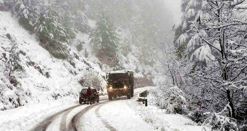 कश्मीर में बर्फबारी से पूरा उत्तर भारत ठंड की चपेट में, राजधानी में छाया रहा कोहरा कश्मीर में बर्फबारी से पूरा उत्तर भारत ठंड की चपेट में, राजधानी में छाया रहा कोहरा