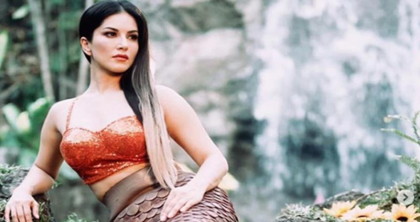 अंगूर से भरे टब में Topless नजर आईं सनी लियोन, देखें वायरल Video अंगूर से भरे टब में Topless नजर आईं सनी लियोन, देखें वायरल Video