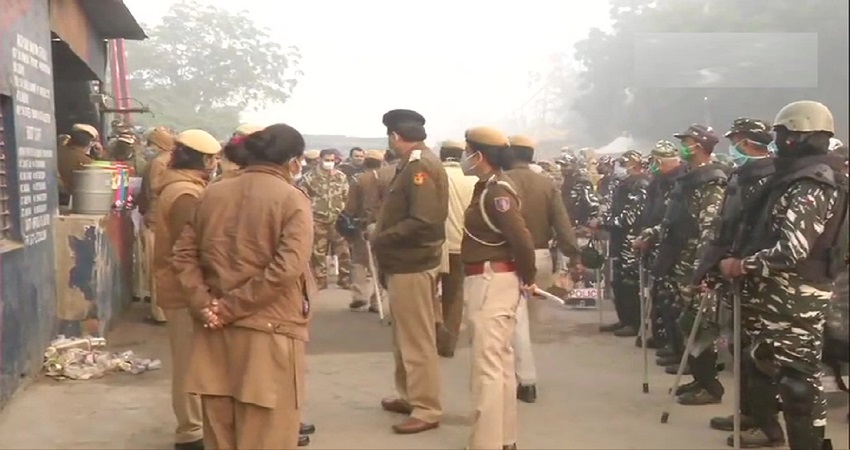 किसान आंदोलन के कारण दिल्ली की कई सीमाएं सील, पुलिस ने जारी की ट्रैफिक एडवाइजरी किसान आंदोलन के कारण दिल्ली की कई सीमाएं सील, पुलिस ने जारी की ट्रैफिक एडवाइजरी