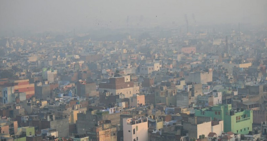 दिल्ली की फिजा में जहर घोल रहे पड़ोसी, हरकत में आया प्रशासन दिल्ली की फिजा में जहर घोल रहे पड़ोसी, हरकत में आया प्रशासन