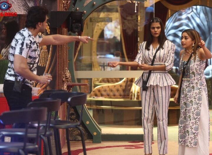 Big Boss 16: 'थप्पड़ मार दूंगी...', कैरेक्टर पर सवाल उठाने पर शालीन पर भड़कीं टीना दत्ता Big Boss 16: 'थप्पड़ मार दूंगी...', कैरेक्टर पर सवाल उठाने पर शालीन पर भड़कीं टीना दत्ता
