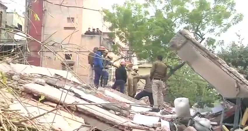 दिल्ली: एक बार फिर हादसे की चपेट में आया करोल बाग, 4 मंजिला इमरात ढही दिल्ली: एक बार फिर हादसे की चपेट में आया करोल बाग, 4 मंजिला इमरात ढही