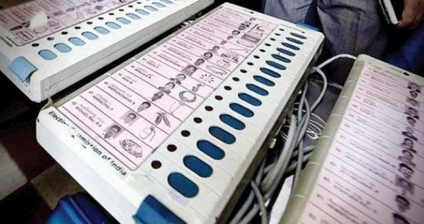 प. बंगाल चुनाव: TMC नेता के घर से 4 EVM बरामद, हुगली में BJP कार्यकर्ता की मां की हत्या प. बंगाल चुनाव: TMC नेता के घर से 4 EVM बरामद, हुगली में BJP कार्यकर्ता की मां की हत्या