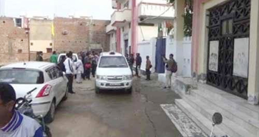 परीक्षा में कम अंक लाने वाले छात्रों का किया मुंह काला, प्रधानाचार्य गिरफ्तार परीक्षा में कम अंक लाने वाले छात्रों का किया मुंह काला, प्रधानाचार्य गिरफ्तार