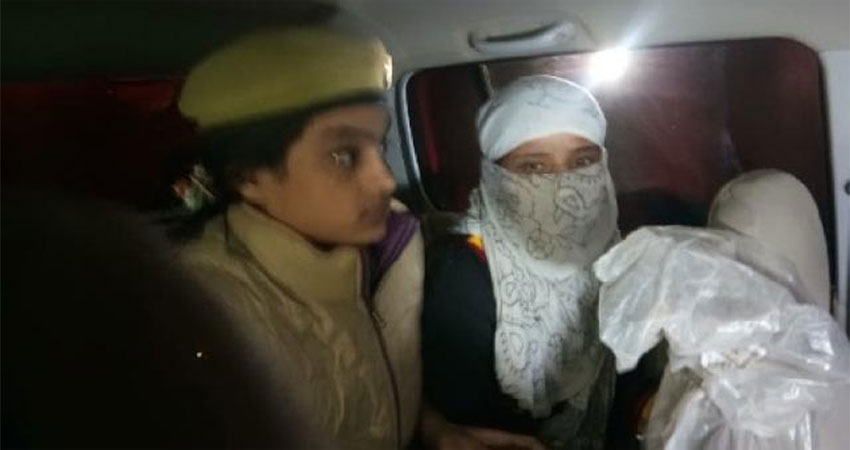 चिन्मयानंद प्रकरण की पीड़िता लड़की जेल से रिहा, पांच करोड की रंगदारी मांगने का था आरोप चिन्मयानंद प्रकरण की पीड़िता लड़की जेल से रिहा, पांच करोड की रंगदारी मांगने का था आरोप