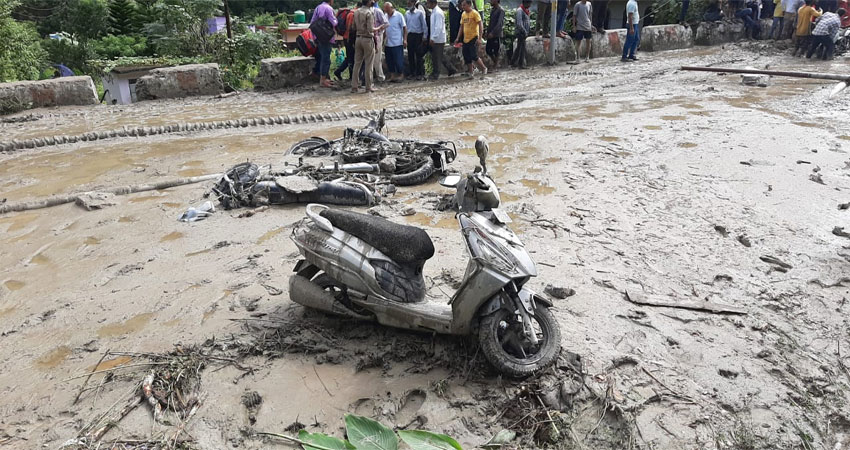 चमोलीः नारायणबगड़ ब्लाक के पंती गांव में अतिवृष्टि से भारी नुकसान चमोलीः नारायणबगड़ ब्लाक के पंती गांव में अतिवृष्टि से भारी नुकसान