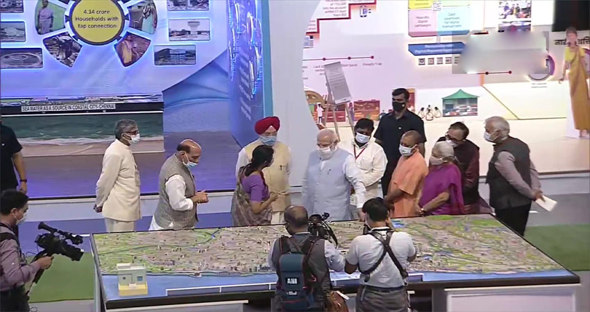 PM मोदी पहुंचे लखनऊ, अर्बन कानक्लेव कार्यक्रम का उद्घाटन किया PM मोदी पहुंचे लखनऊ, अर्बन कानक्लेव कार्यक्रम का उद्घाटन किया