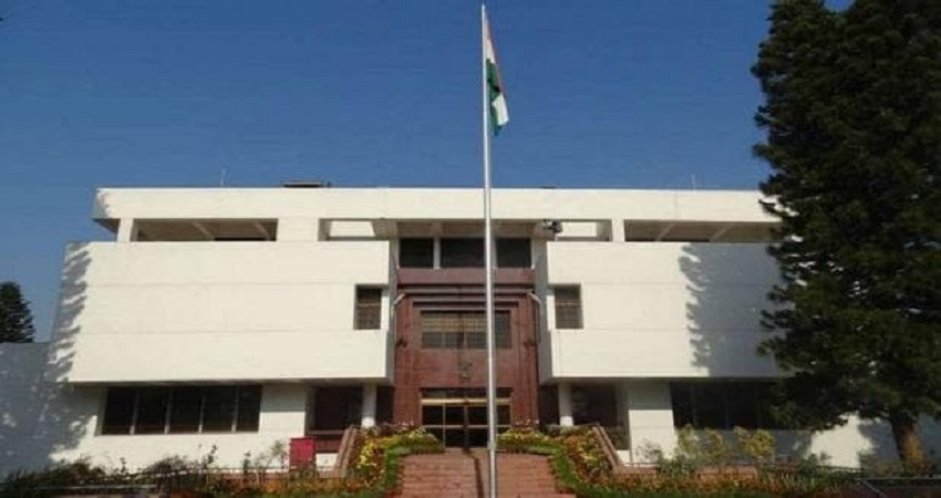 पाकिस्तान में भारतीय उच्चायोग से दो अधिकारी हुए गायब, अपहरण का है शक पाकिस्तान में भारतीय उच्चायोग से दो अधिकारी हुए गायब, अपहरण का है शक