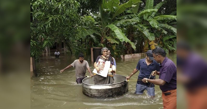 #KeralaFloods: 100 साल में पहली बार ऐसा जल प्रलय, तस्वीरों में देखें तबाही का मंजर #KeralaFloods: 100 साल में पहली बार ऐसा जल प्रलय, तस्वीरों में देखें तबाही का मंजर