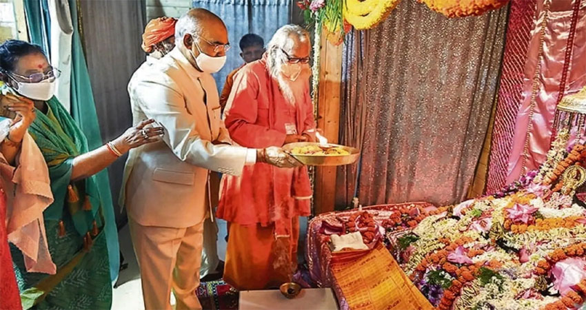 अयोध्या पहुंचे राष्ट्रपति, कहा- राम के बिना अयोध्या की कल्पना भी असंभव अयोध्या पहुंचे राष्ट्रपति, कहा- राम के बिना अयोध्या की कल्पना भी असंभव